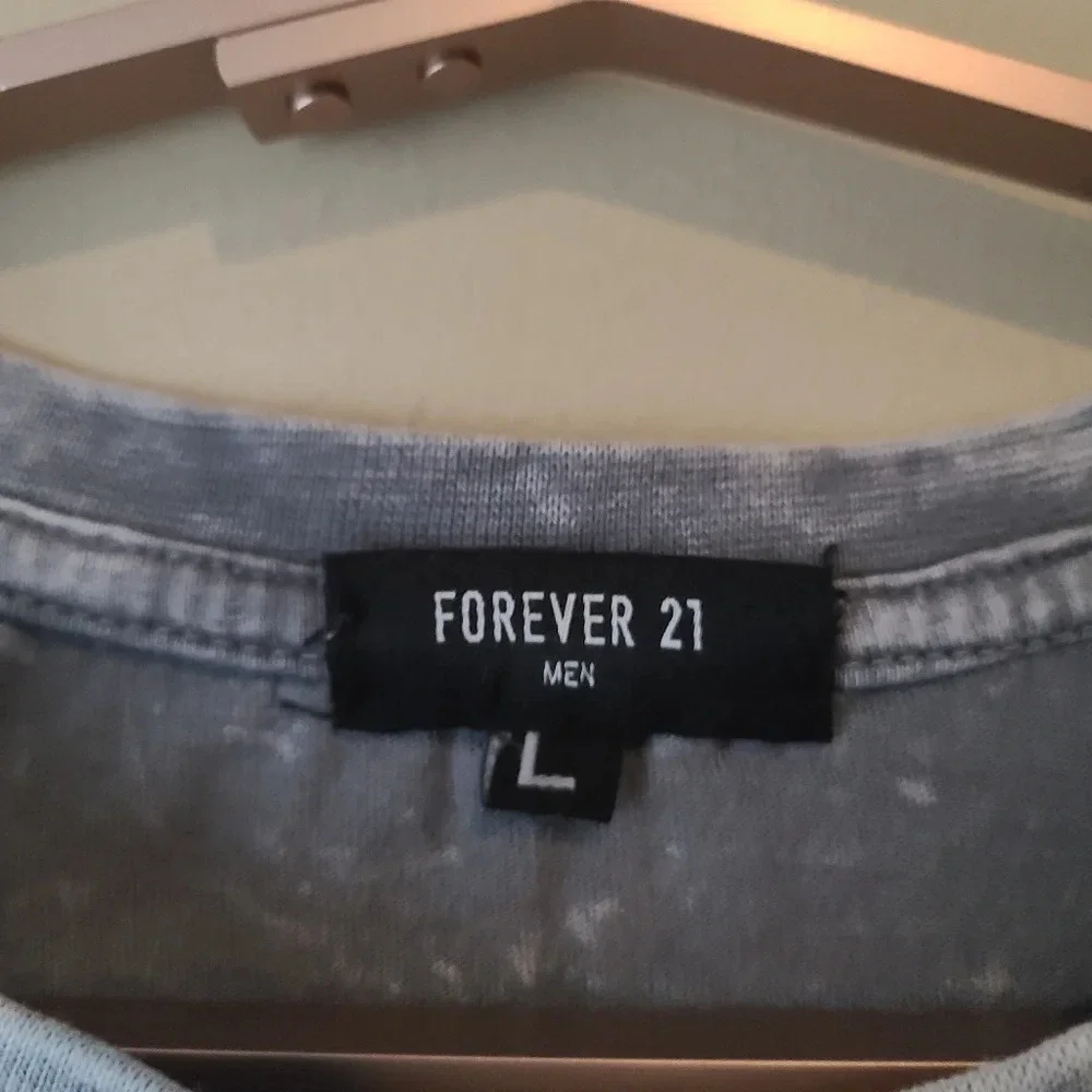 Forever 21 men's t-shirt size L  (N3)